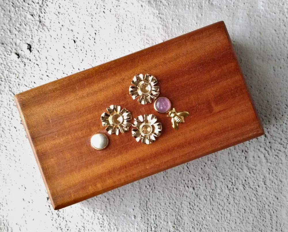 Tri-Flower with Bee Mahogany Box